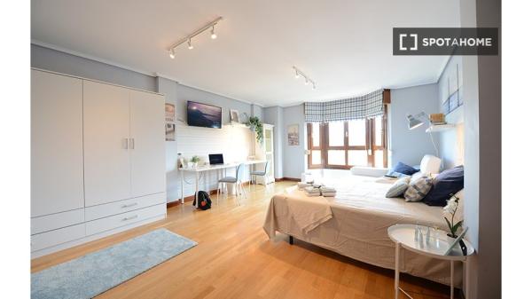 Quarto para alugar em apartamento de 4 quartos em Bilbao, Bilbao