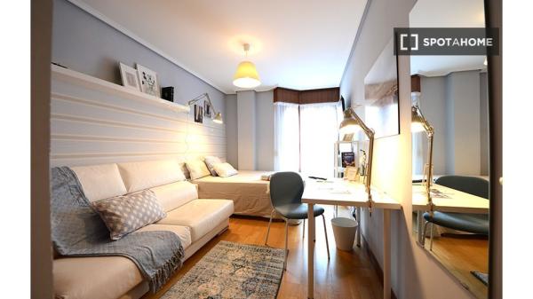 Room for rent in 4-bedroom apartment in Bilbao, Bilbao