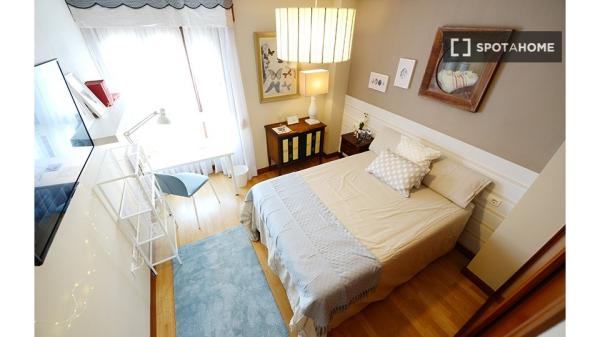 Quarto para alugar em apartamento de 4 quartos em Bilbao, Bilbao