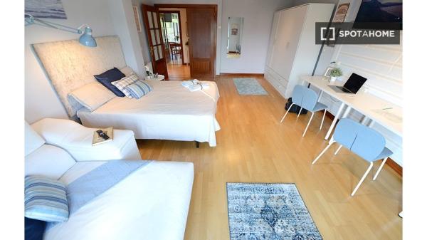 Quarto para alugar em apartamento de 4 quartos em Bilbao, Bilbao