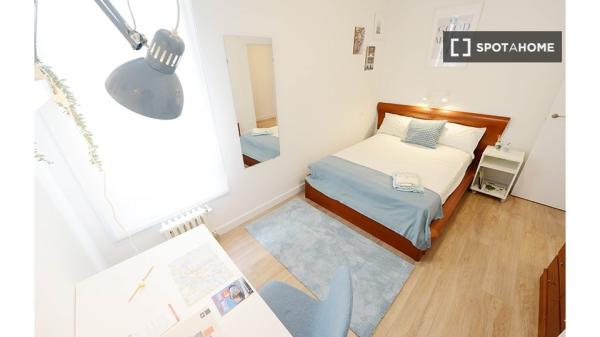 Stanza in affitto in appartamento con 3 camere da letto a Bilbao, Bilbao