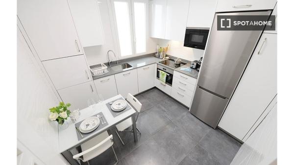 Room for rent in 3-bedroom apartment in Bilbao, Bilbao