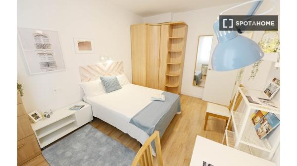 Aluga-se quarto em apartamento de 3 quartos em Bilbao, Bilbao