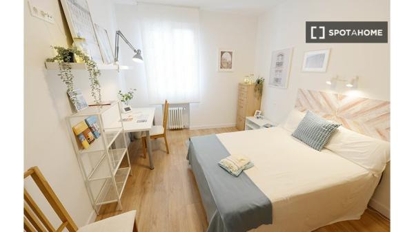 Aluga-se quarto em apartamento de 3 quartos em Bilbao, Bilbao