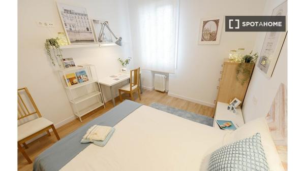 Room for rent in 3-bedroom apartment in Bilbao, Bilbao