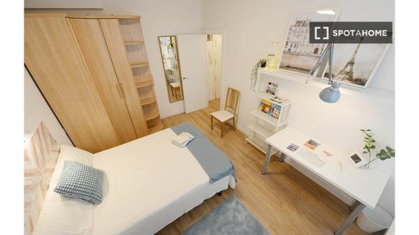 Chambre à louer dans un appartement de 3 chambres à Bilbao, Bilbao