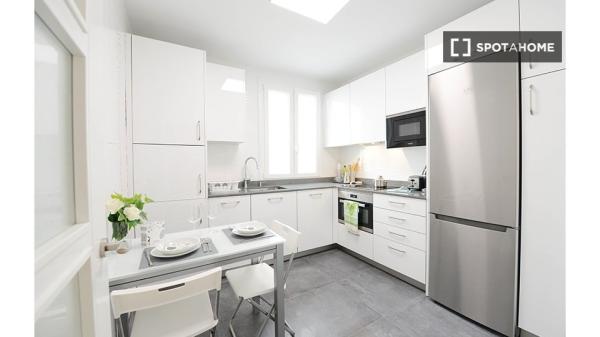 Aluga-se quarto em apartamento de 3 quartos em Bilbao, Bilbao