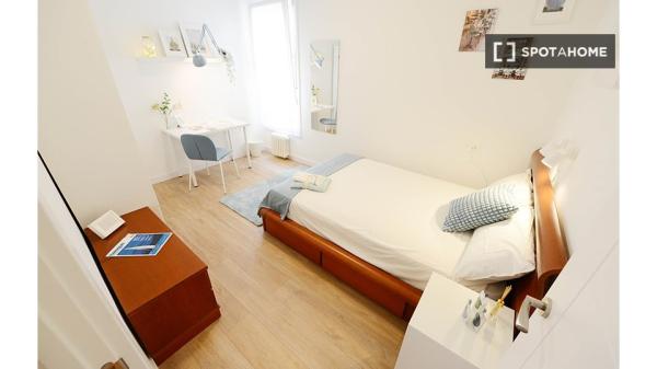 Aluga-se quarto em apartamento de 3 quartos em Bilbao, Bilbao