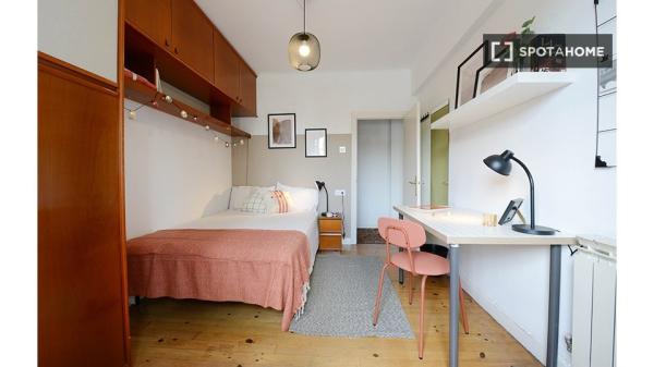 Aluga-se quarto em apartamento de 3 quartos em Bilbao, Bilbao