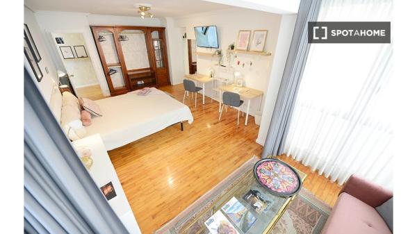 Room for rent in 4-bedroom apartment in Bilbao, Bilbao