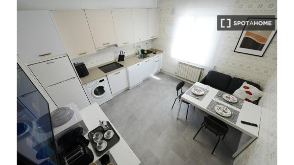 Room for rent in 3-bedroom apartment in Bilbao, Bilbao