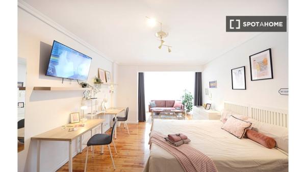 Quarto para alugar em apartamento de 4 quartos em Bilbao, Bilbao