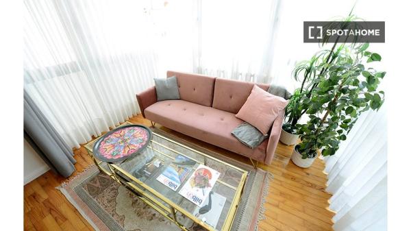 Room for rent in 4-bedroom apartment in Bilbao, Bilbao