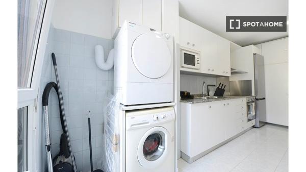 Quarto para alugar em apartamento de 4 quartos em Bilbao, Bilbao