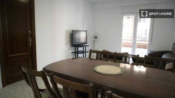 Se alquila habitación en piso compartido en Córdoba