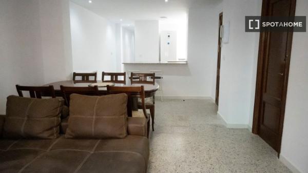 Se alquila habitación en piso compartido en Córdoba