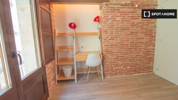 Se alquila habitación en piso de 4 dormitorios en Barcelona