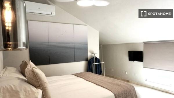 Apartamento de 2 dormitorios en alquiler en Marbella, Marbella