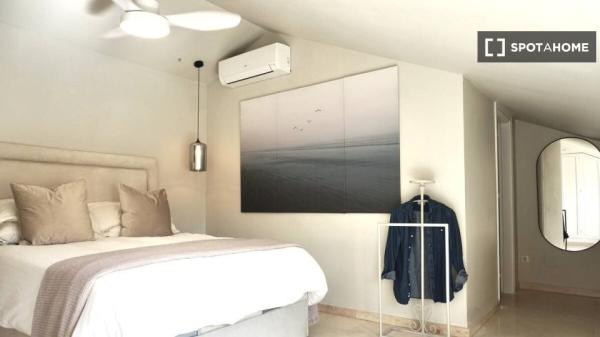 Apartamento de 2 dormitorios en alquiler en Marbella, Marbella