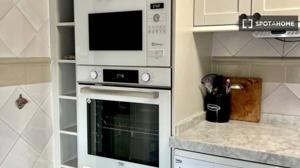 Apartamento de 2 dormitorios en alquiler en Marbella, Marbella