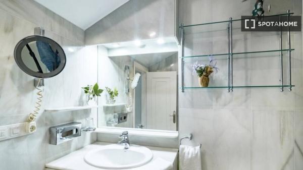 Apartamento de 2 dormitorios en alquiler en Marbella, Marbella