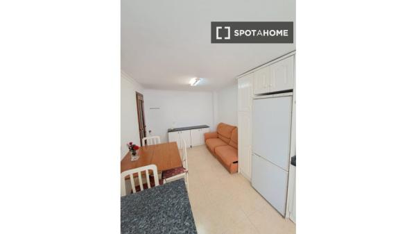 1 quarto em apartamento compartilhado em Alicante