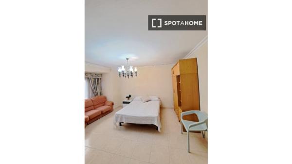 1 quarto em apartamento compartilhado em Alicante