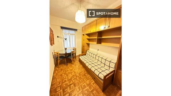 1 chambre dans un appartement partagé à Salamaca