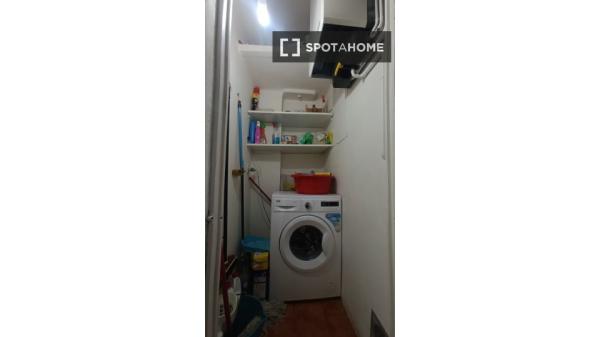 1 dormitorio en piso compartido en Salamaca