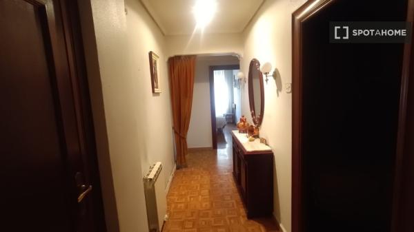 1 chambre dans un appartement partagé à Salamaca