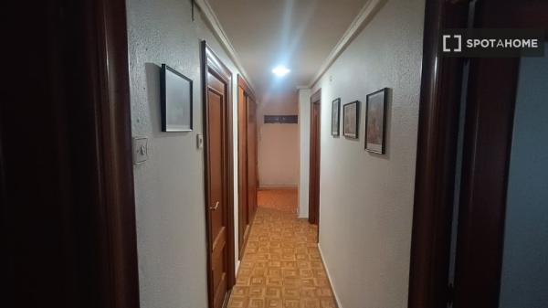 1 chambre dans un appartement partagé à Salamaca