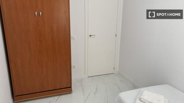 Apartamento de 2 dormitorios en alquiler en Port De Sagunt, Valencia