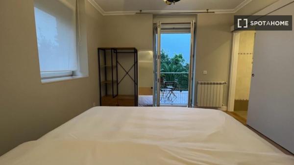 Room for rent in 4-bedroom apartment in Donostia