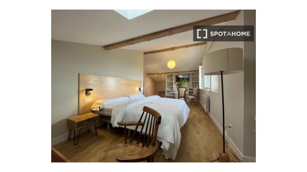 Room for rent in 4-bedroom apartment in Donostia