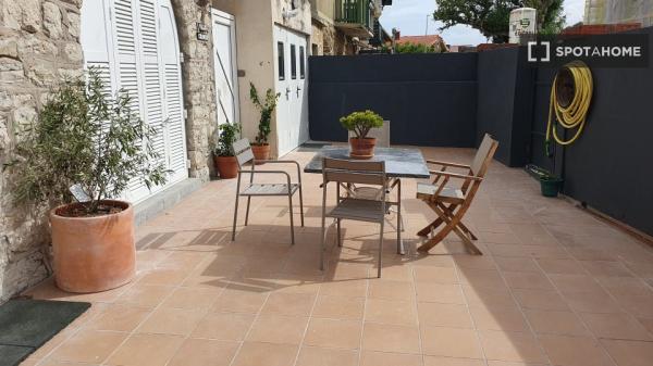 Room for rent in 4-bedroom apartment in Donostia