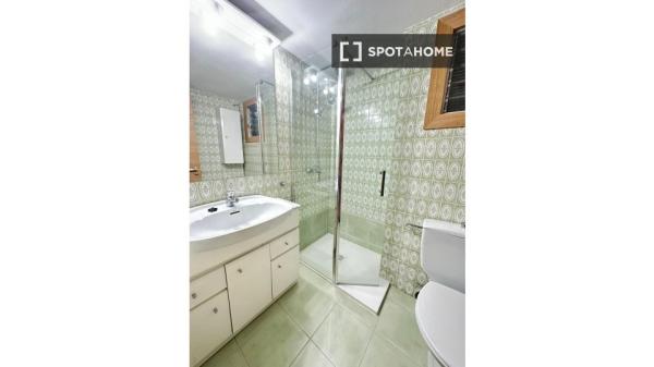 1 quarto em apartamento compartilhado em Saragoça