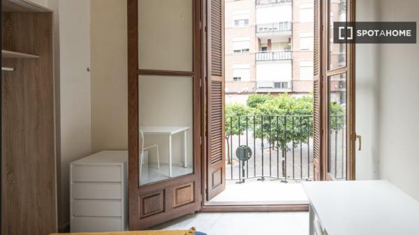 Zimmer zu vermieten in 8-Zimmer-Wohnung in Murcia