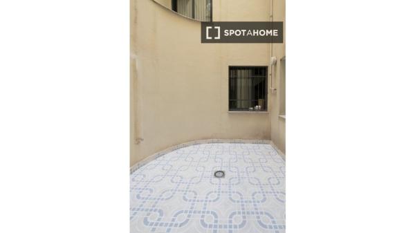 Chambre à louer dans un appartement de 8 chambres à Murcie