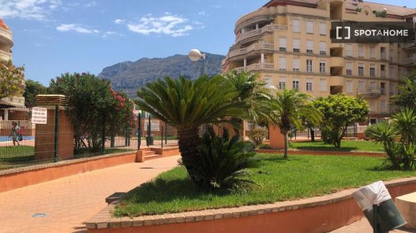 Apartamento inteiro de 2 quartos em Denia