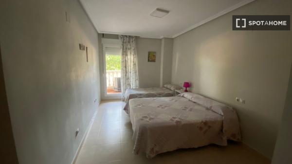 Apartamento inteiro de 2 quartos em Denia