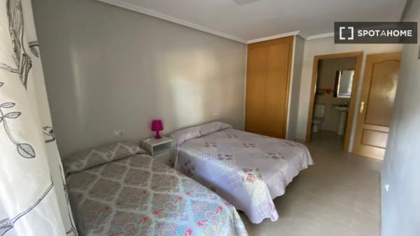 Apartamento completo de 2 dormitorios en Denia