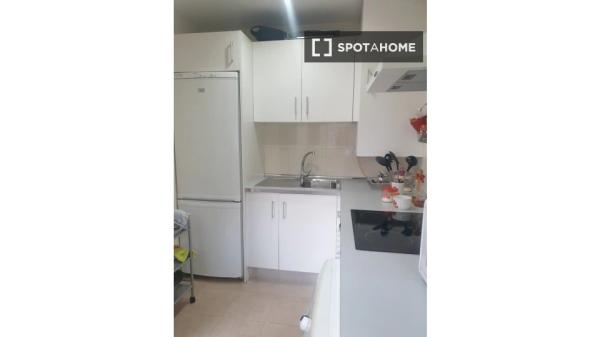 Apartamento de 2 dormitorios en alquiler en Benalmádena, Málaga