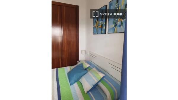 Apartamento de 2 dormitorios en alquiler en Benalmádena, Málaga