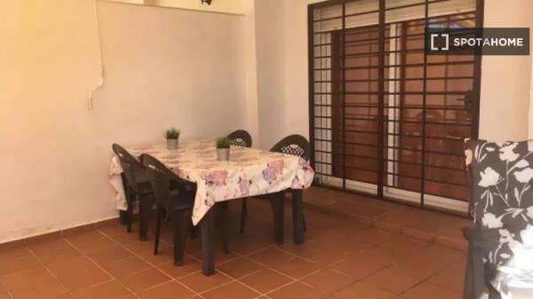 Apartamento de 2 dormitorios en alquiler en Benalmádena, Málaga