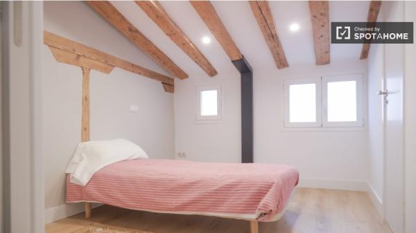 Apartamento de 2 dormitorios en alquiler en Argüelles, Madrid