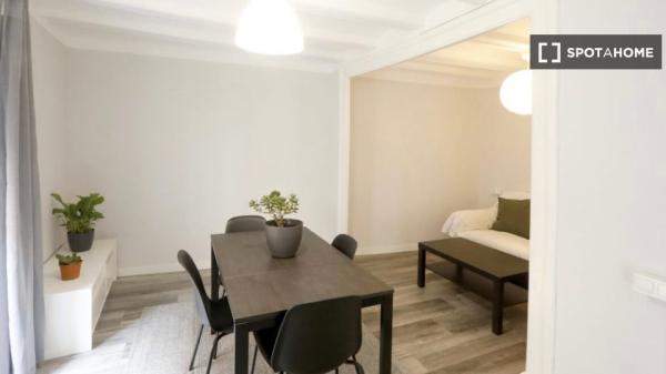 Apartamento de 3 dormitorios en alquiler en Ciutat Vella, Barcelona