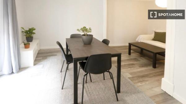 Apartamento de 3 dormitorios en alquiler en Ciutat Vella, Barcelona