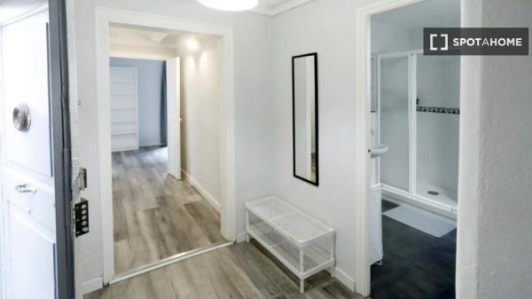 Apartamento de 3 dormitorios en alquiler en Ciutat Vella, Barcelona