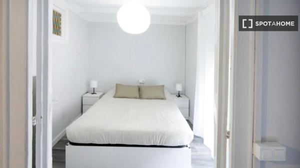 Apartamento de 3 dormitorios en alquiler en Ciutat Vella, Barcelona