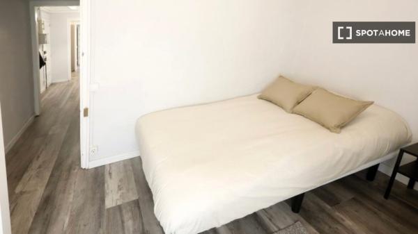 Apartamento de 3 dormitorios en alquiler en Ciutat Vella, Barcelona